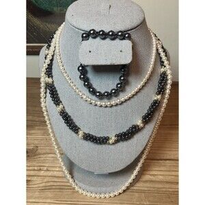 4 Vintage Pearl Necklaces And Braclet Lot White And Gray Pearls Gold Tone Clasps
